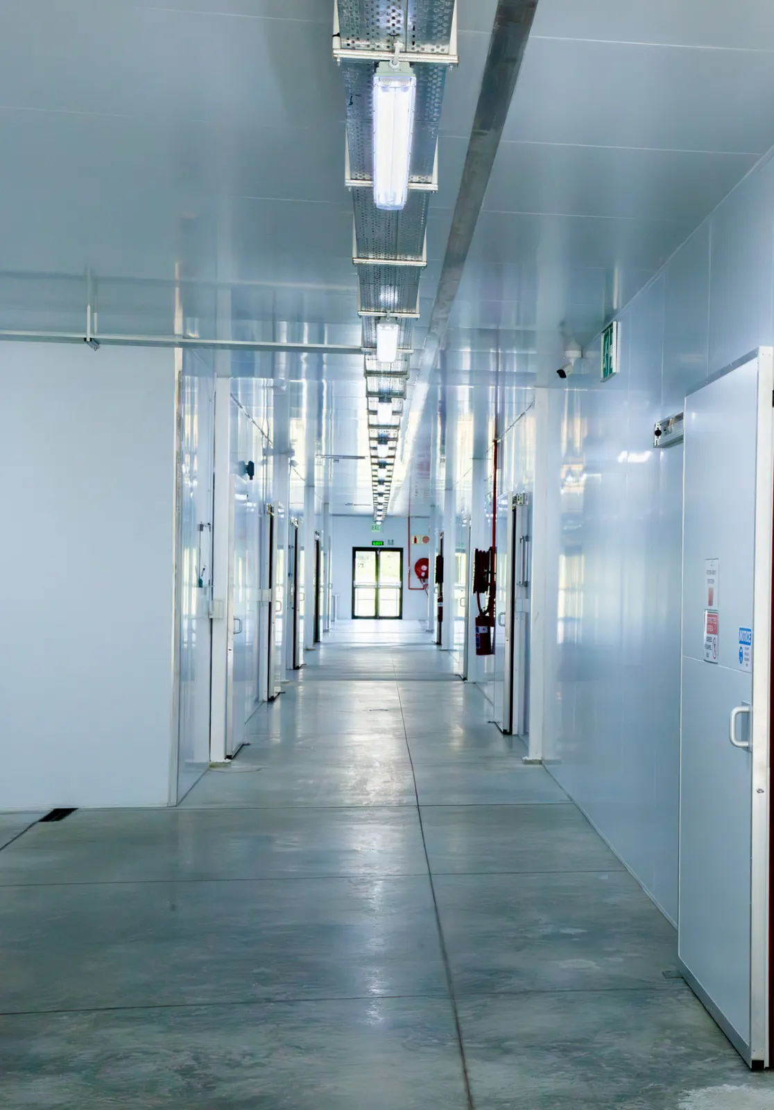 Hygienic grow-room corridors